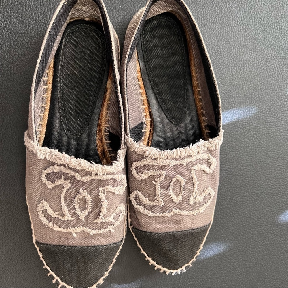 Chanel Gray Black Colorblock Interlocking CC Logo Canvas Espadrilles Slip Shoes - Picture 9 of 11